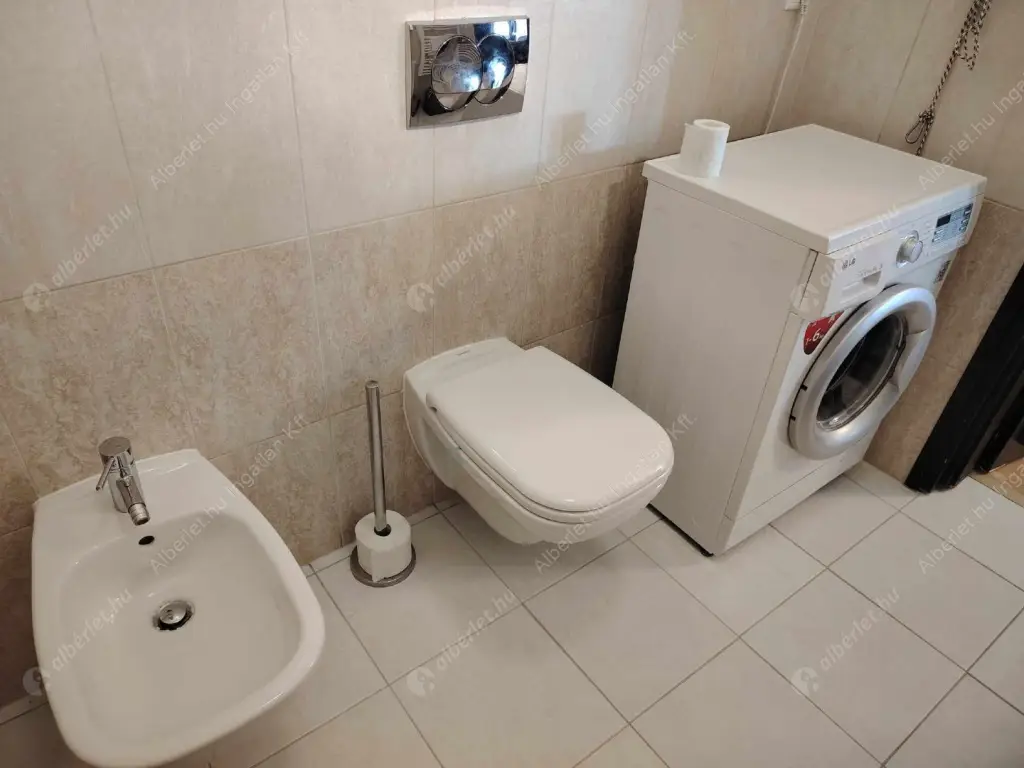 Kiadó albérlet 299000 Ft/hó áron: Budapest, VIII. kerület  Bezerédj utca. Mérete: 98 nm, 3 szobás | Alberlet.hu - 6589605