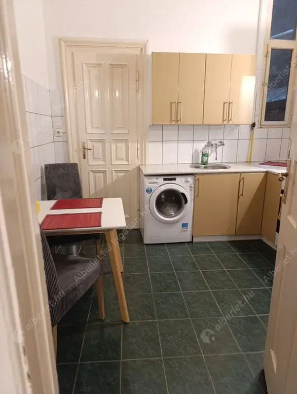 Kiadó albérlet 255000 Ft/hó áron: Budapest, VIII. kerület  Bródy Sándor utca. Mérete: 49 nm, 1 szobás | Alberlet.hu - 6576951