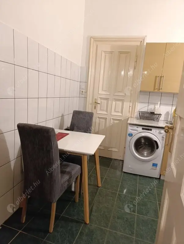 Kiadó albérlet 255000 Ft/hó áron: Budapest, VIII. kerület  Bródy Sándor utca. Mérete: 49 nm, 1 szobás | Alberlet.hu - 6576961