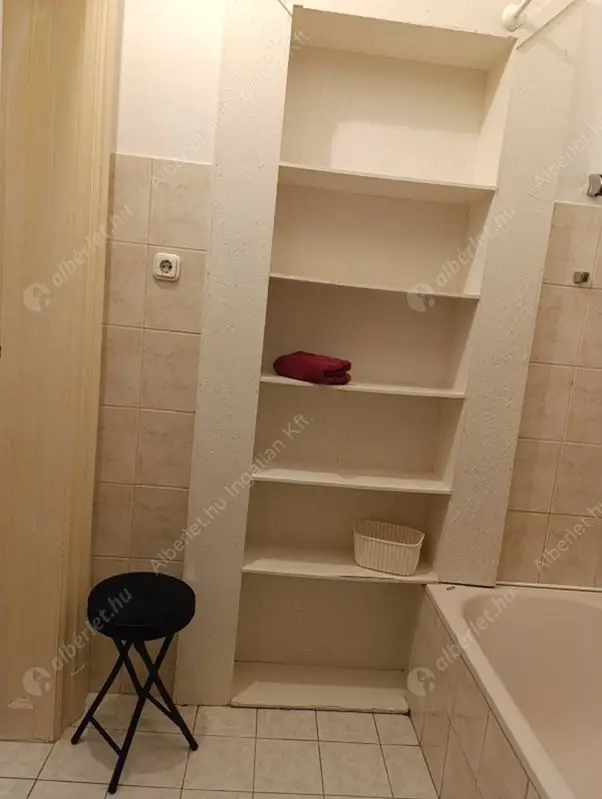 Kiadó albérlet 255000 Ft/hó áron: Budapest, VIII. kerület  Bródy Sándor utca. Mérete: 49 nm, 1 szobás | Alberlet.hu - 6576966