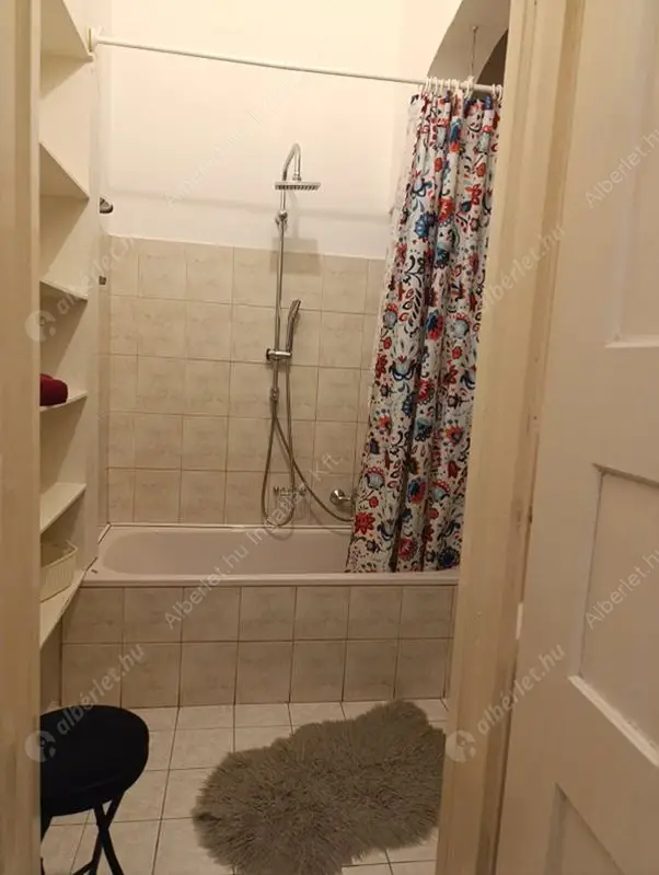 Kiadó albérlet 255000 Ft/hó áron: Budapest, VIII. kerület  Bródy Sándor utca. Mérete: 49 nm, 1 szobás | Alberlet.hu - 6576970