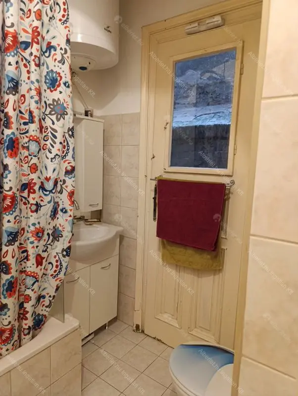 Kiadó albérlet 230000 Ft/hó áron: Budapest, VIII. kerület  Bródy Sándor utca. Mérete: 49 nm, 1 szobás | Alberlet.hu - 6643348