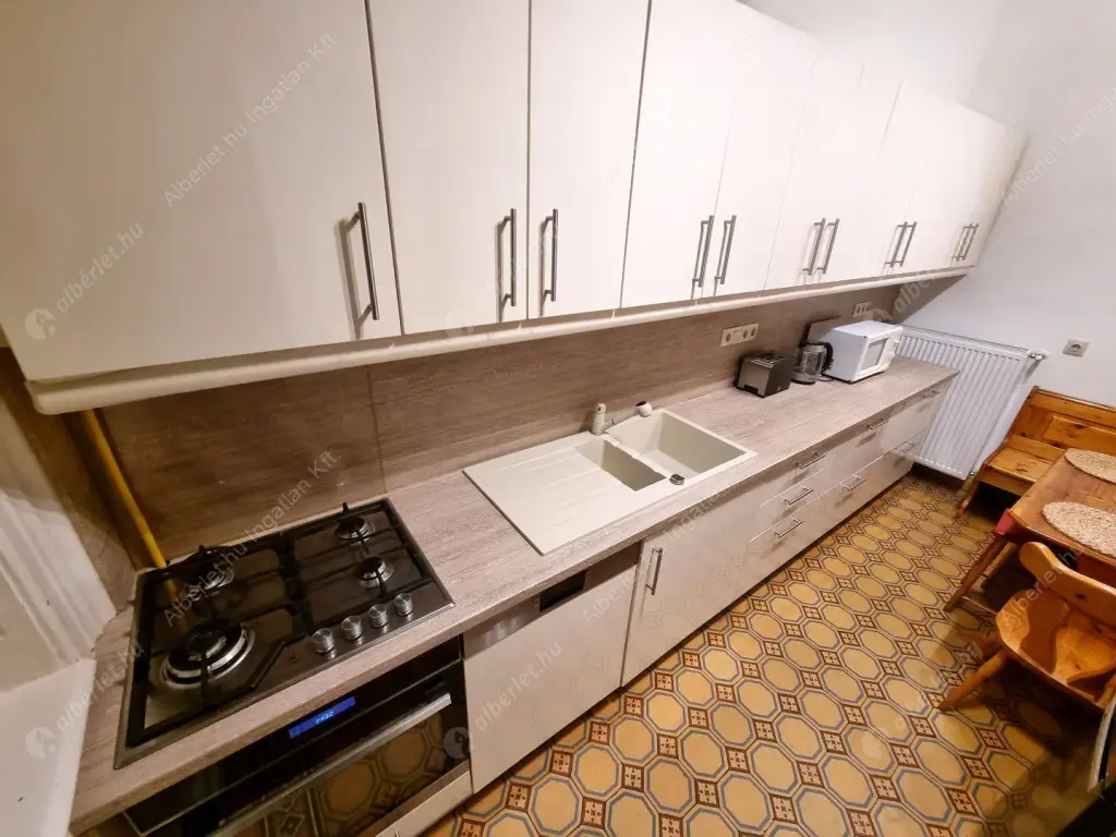 Kiadó albérlet 300000 Ft/hó áron: Budapest, VIII. kerület  Bródy Sándor utca. Mérete: 80 nm, 2 szobás | Alberlet.hu - 6597888