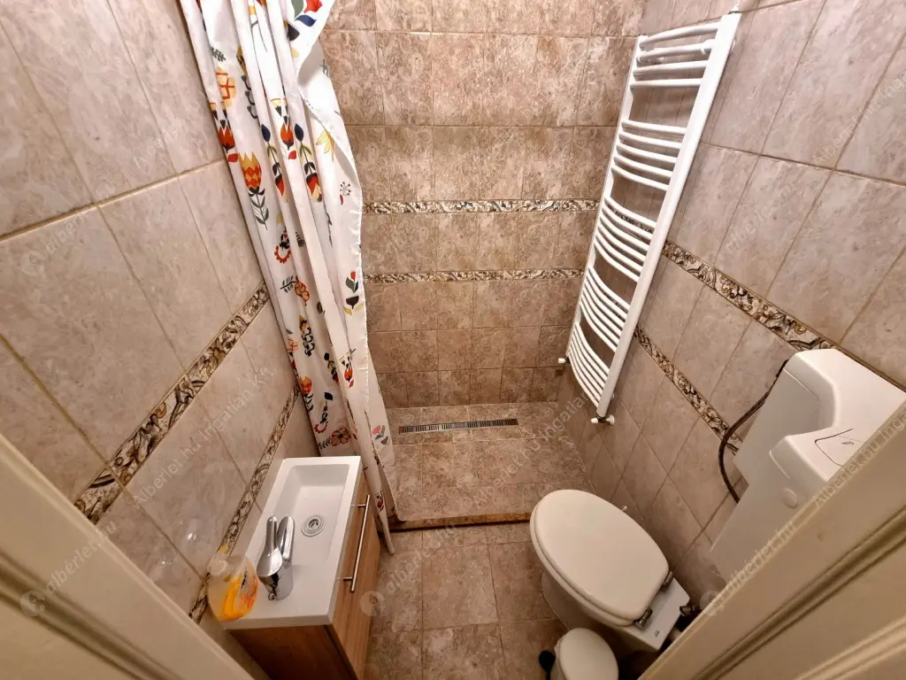 Kiadó albérlet 300000 Ft/hó áron: Budapest, VIII. kerület  Bródy Sándor utca. Mérete: 80 nm, 2 szobás | Alberlet.hu - 6606468