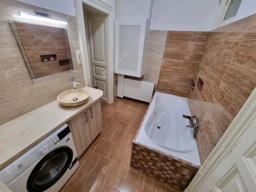 Kiadó albérlet 300000 Ft/hó áron: Budapest, VIII. kerület  Bródy Sándor utca. Mérete: 80 nm, 2 szobás | Alberlet.hu - 6606473