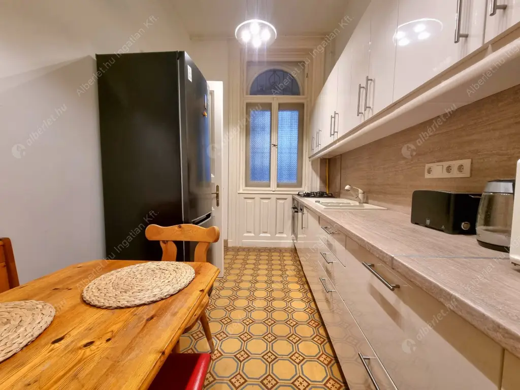 Kiadó albérlet 300000 Ft/hó áron: Budapest, VIII. kerület  Bródy Sándor utca. Mérete: 80 nm, 2 szobás | Alberlet.hu - 6606476