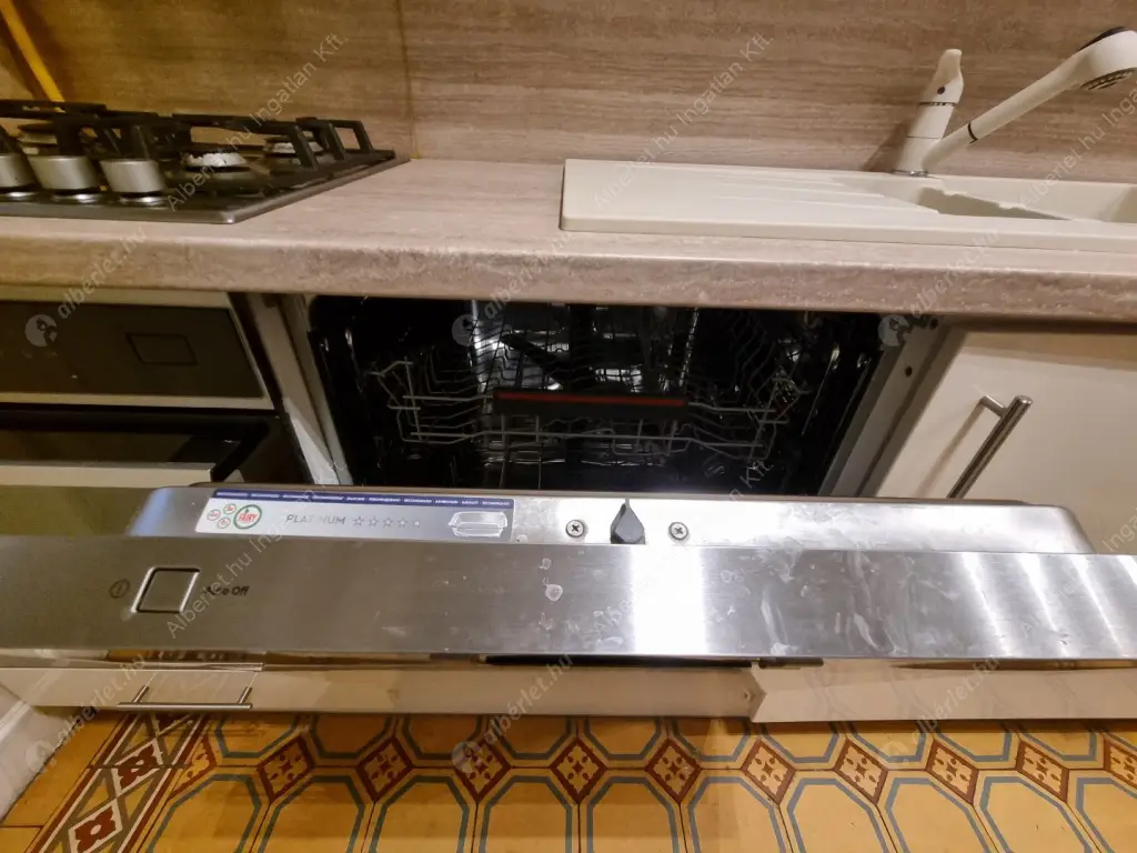 Kiadó albérlet 299000 Ft/hó áron: Budapest, VIII. kerület  Bródy Sándor utca. Mérete: 80 nm, 2 szobás | Alberlet.hu - 6615100