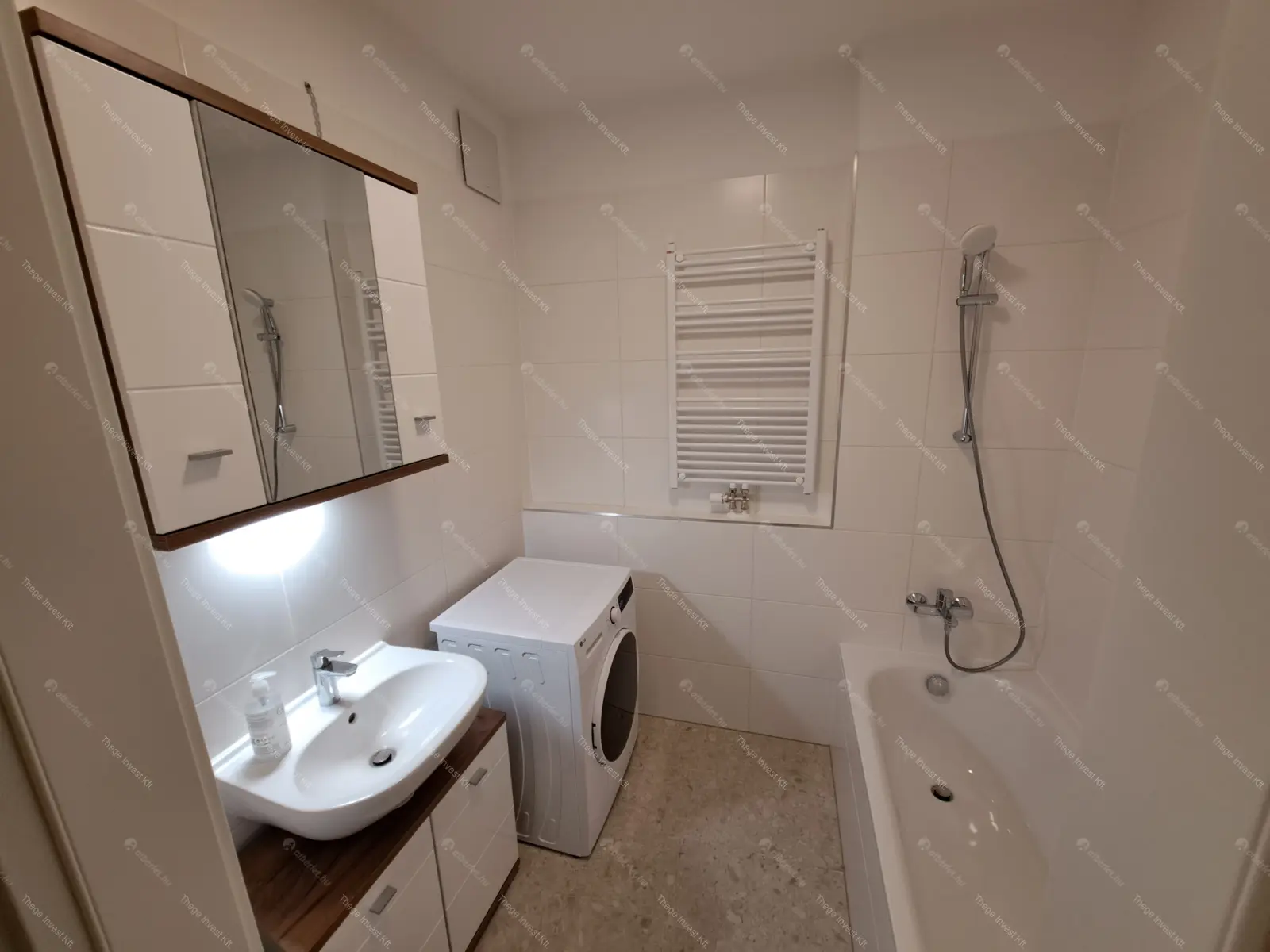 Kiadó albérlet 320000 Ft/hó áron: Budapest, VIII. kerület  Corvin köz. Mérete: 48 nm, 2 szobás | Alberlet.hu - 6643496