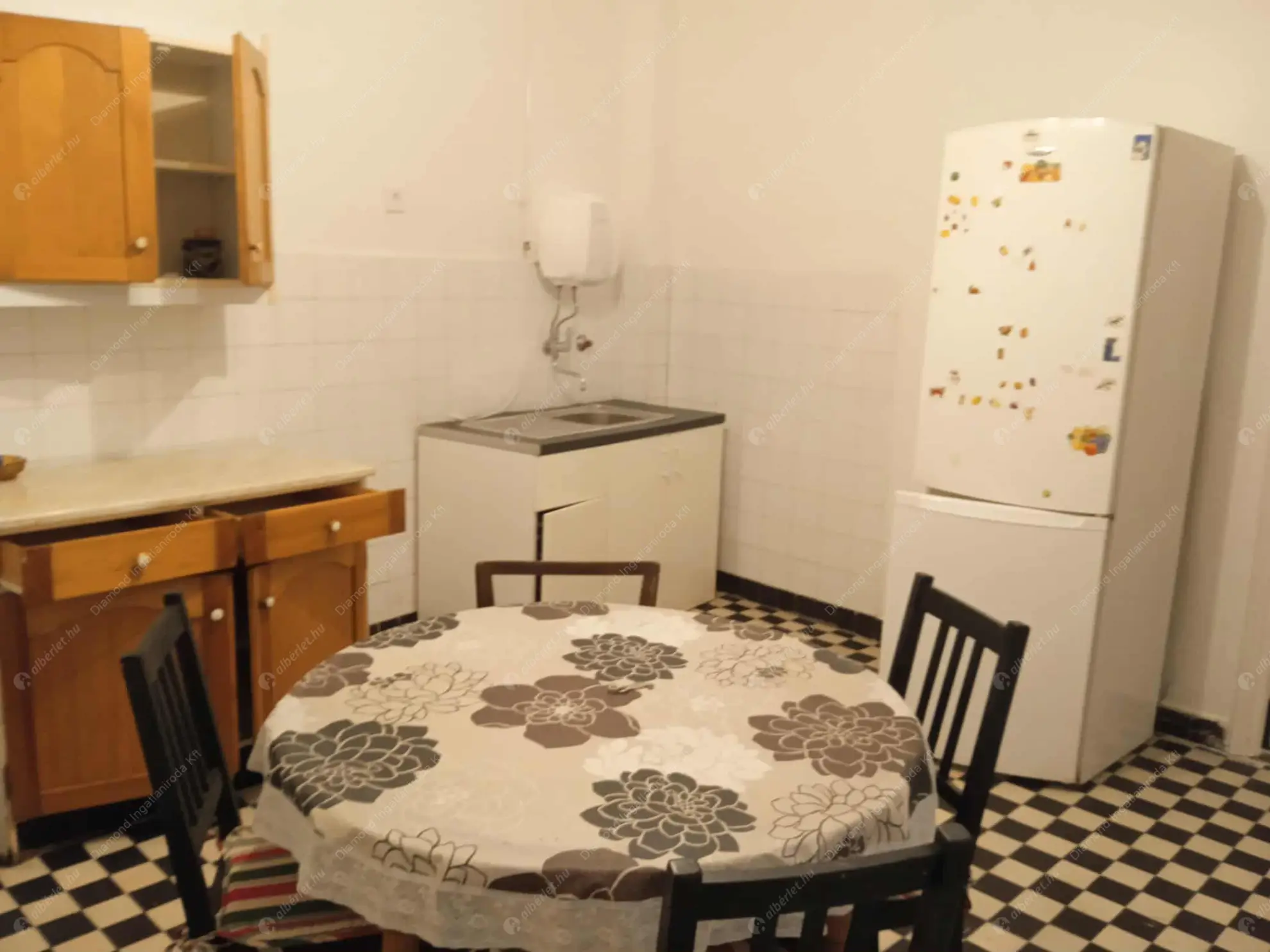 Kiadó albérlet 250000 Ft/hó áron: Budapest, VIII. kerület  Corvin köz. Mérete: 90 nm, 3 szobás | Alberlet.hu - 6545193