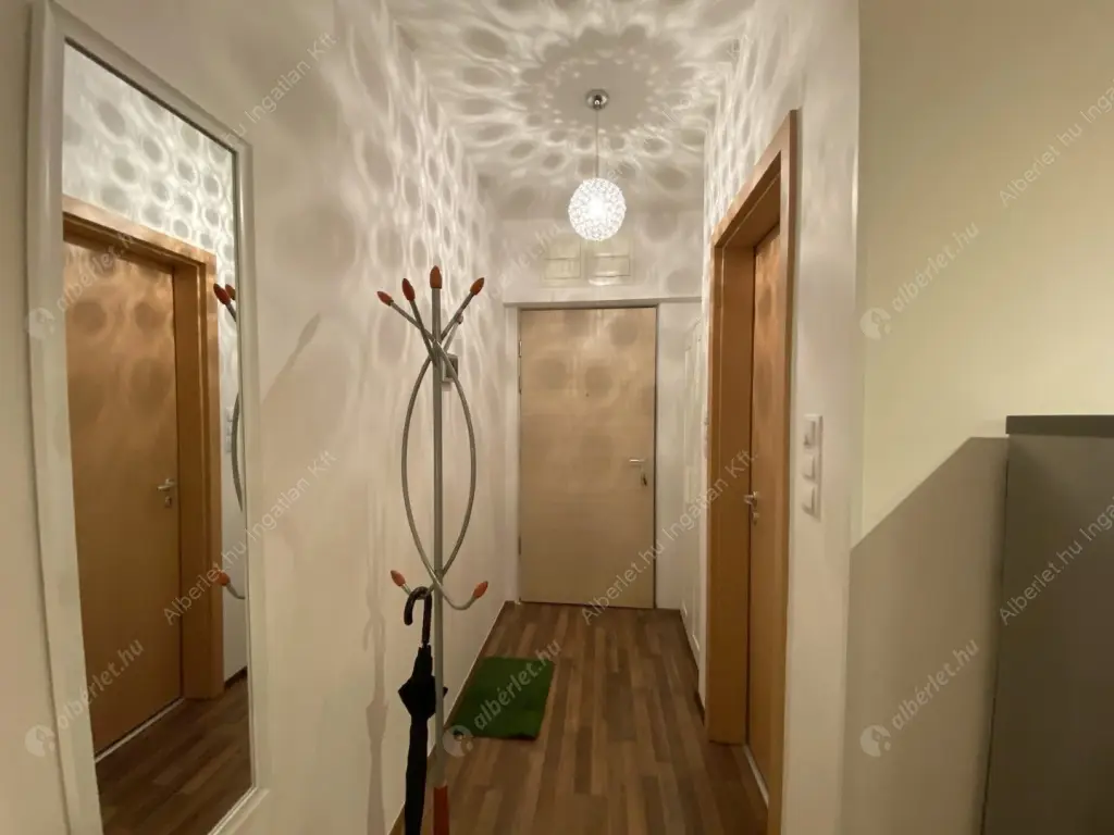 Kiadó albérlet 244000 Ft/hó áron: Budapest, VIII. kerület  Corvin sétány. Mérete: 30 nm, 1 szobás | Alberlet.hu - 6601117