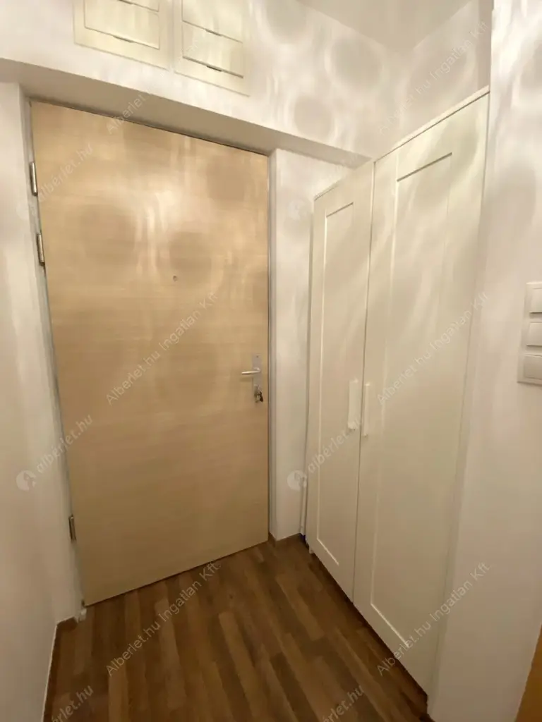 Kiadó albérlet 244000 Ft/hó áron: Budapest, VIII. kerület  Corvin sétány. Mérete: 30 nm, 1 szobás | Alberlet.hu - 6601119