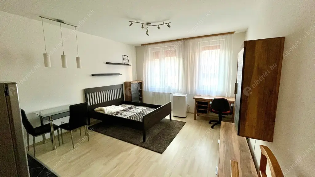 Kiadó albérlet 220000 Ft/hó áron: Budapest, VIII. kerület  Corvin sétány. Mérete: 30 nm, 1 szobás | Alberlet.hu - 6635323