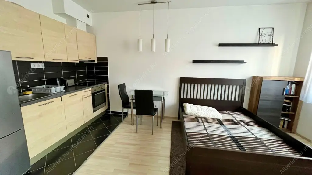 Kiadó albérlet 220000 Ft/hó áron: Budapest, VIII. kerület  Corvin sétány. Mérete: 30 nm, 1 szobás | Alberlet.hu - 6635324