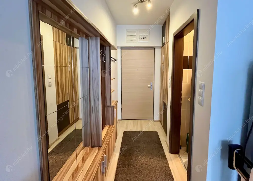 Kiadó albérlet 220000 Ft/hó áron: Budapest, VIII. kerület  Corvin sétány. Mérete: 30 nm, 1 szobás | Alberlet.hu - 6635329