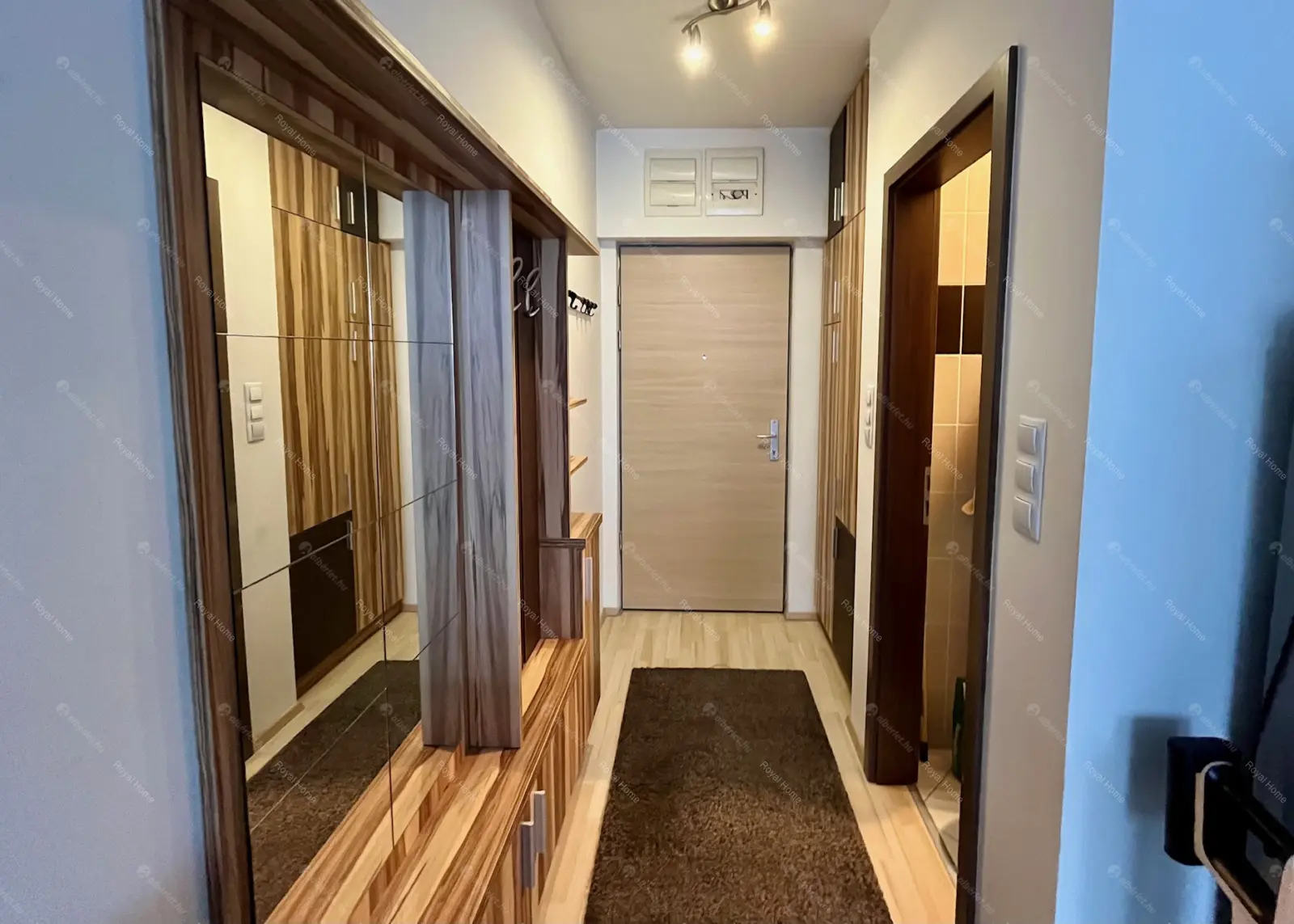 Kiadó albérlet 220000 Ft/hó áron: Budapest, VIII. kerület  Corvin sétány. Mérete: 30 nm, 1 szobás | Alberlet.hu - 6656921