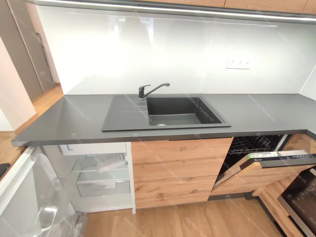 Kiadó albérlet 220000 Ft/hó áron: Budapest, VIII. kerület  Corvin sétány. Mérete: 36 nm, 1 szobás | Alberlet.hu - 6676186