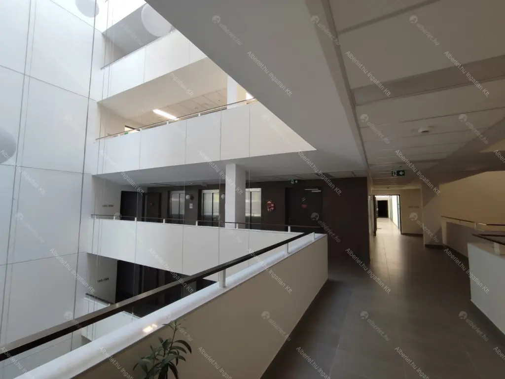 Kiadó albérlet 220000 Ft/hó áron: Budapest, VIII. kerület  Corvin sétány. Mérete: 36 nm, 1 szobás | Alberlet.hu - 6676195