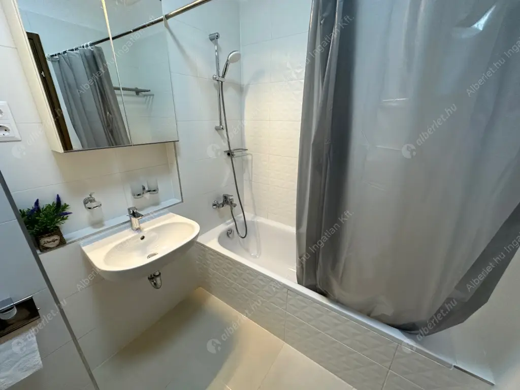 Kiadó albérlet 305000 Ft/hó áron: Budapest, VIII. kerület  Corvin sétány. Mérete: 38 nm, 2 szobás | Alberlet.hu - 6592871