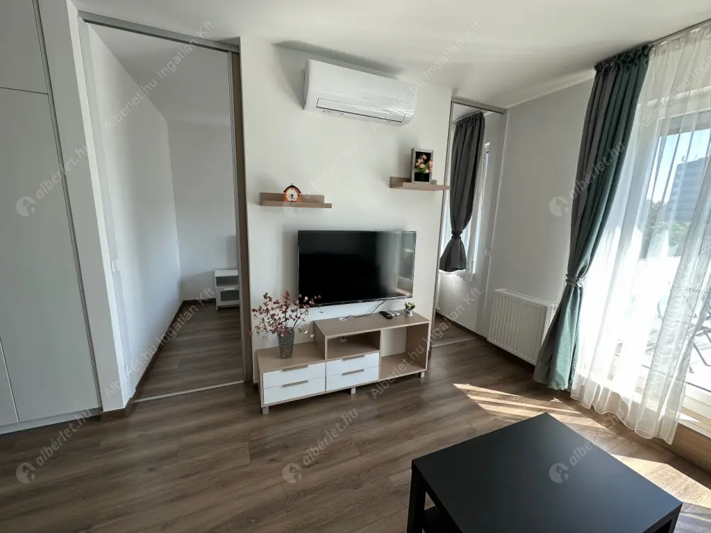 Kiadó albérlet 305000 Ft/hó áron: Budapest, VIII. kerület  Corvin sétány. Mérete: 38 nm, 2 szobás | Alberlet.hu - 6592874