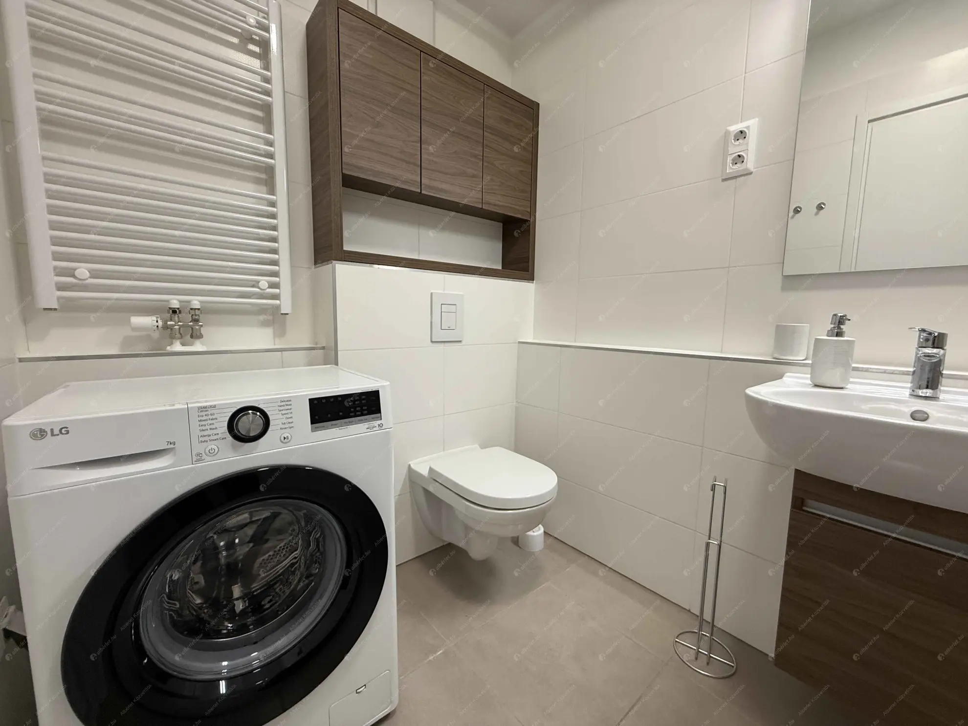 Kiadó albérlet 300000 Ft/hó áron: Budapest, VIII. kerület  Corvin sétány. Mérete: 38 nm, 1 szobás | Alberlet.hu - 6545201