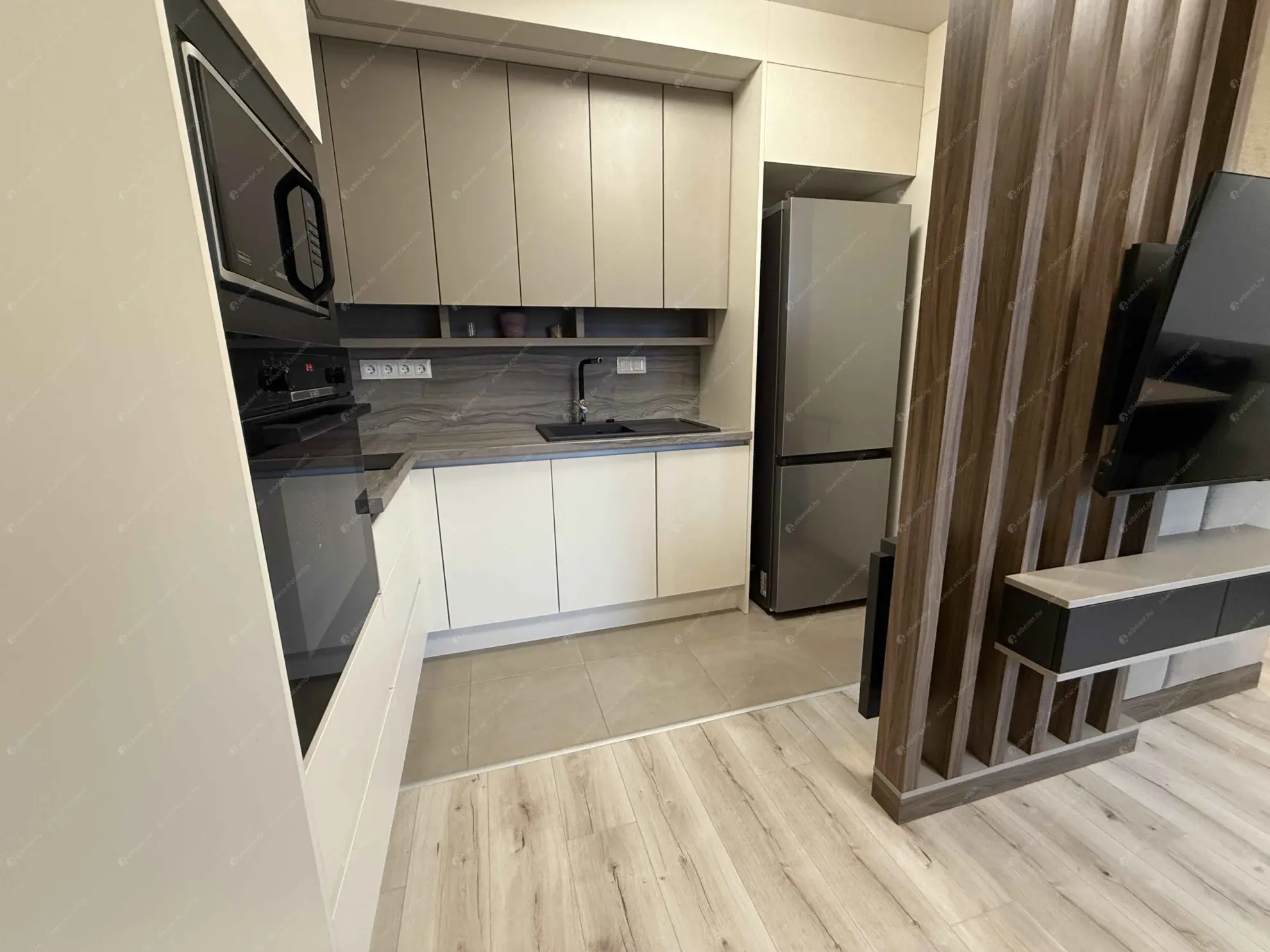 Kiadó albérlet 300000 Ft/hó áron: Budapest, VIII. kerület  Corvin sétány. Mérete: 38 nm, 1 szobás | Alberlet.hu - 6545207