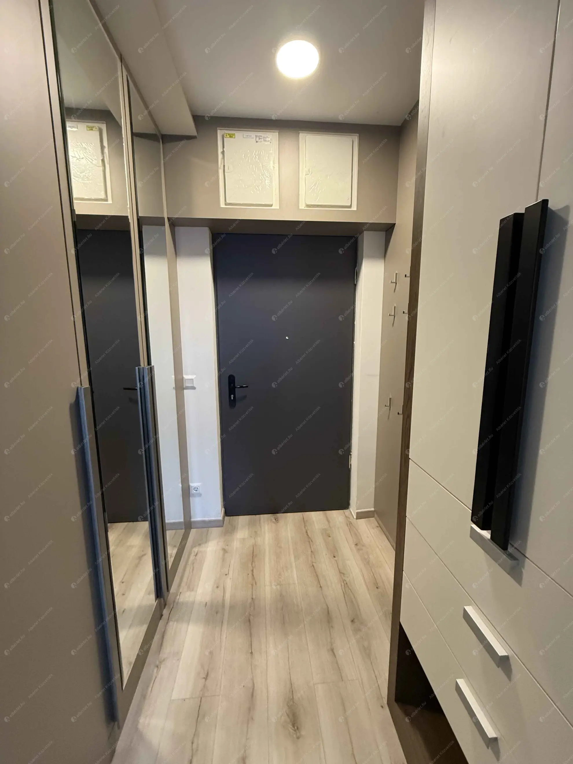 Kiadó albérlet 300000 Ft/hó áron: Budapest, VIII. kerület  Corvin sétány. Mérete: 38 nm, 1 szobás | Alberlet.hu - 6545209