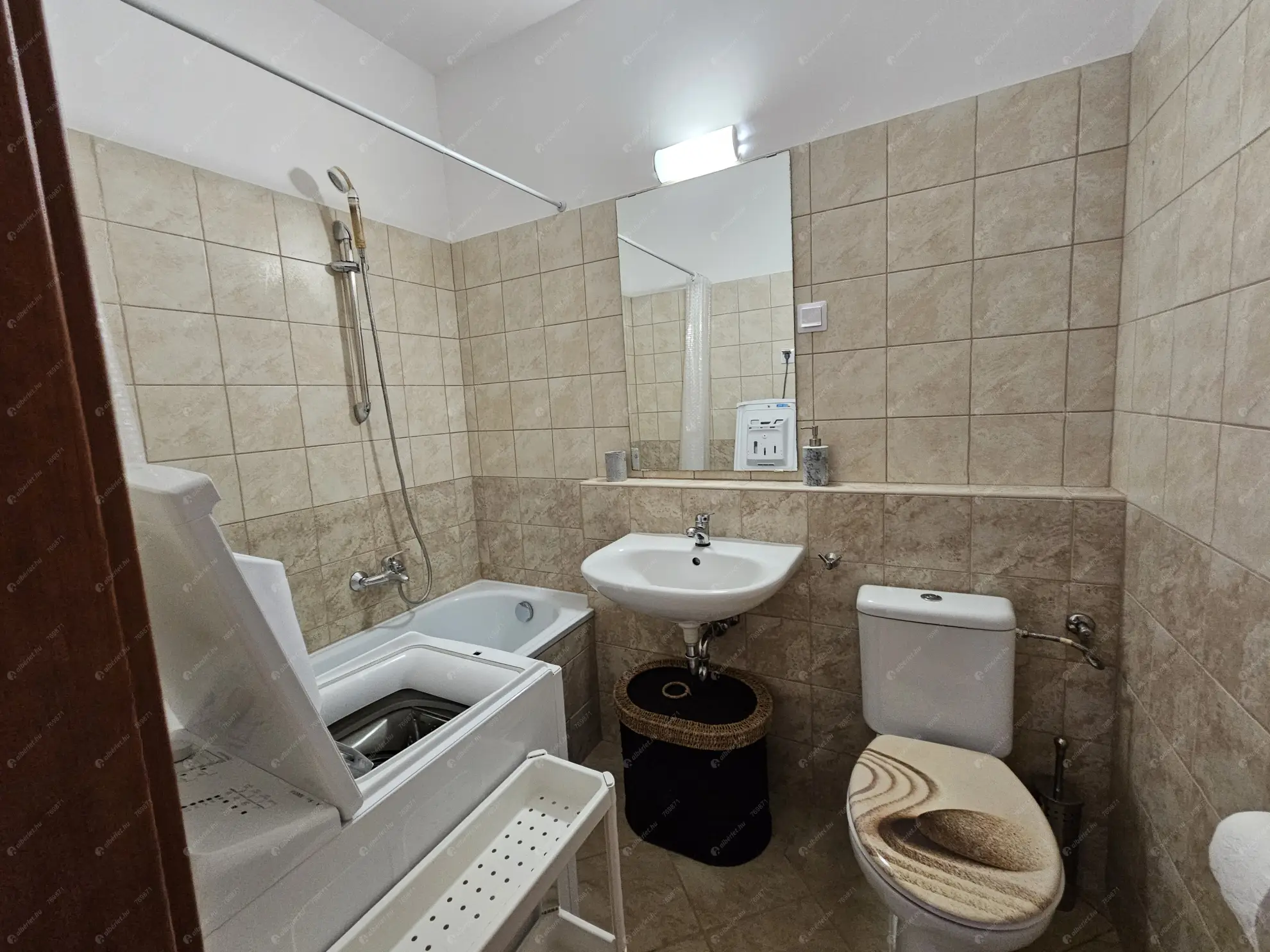 Kiadó albérlet 267000 Ft/hó áron: Budapest, VIII. kerület  Corvin sétány. Mérete: 39 nm, 2 szobás | Alberlet.hu - 6562697