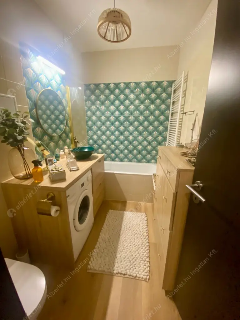 Kiadó albérlet 350000 Ft/hó áron: Budapest, VIII. kerület  Corvin sétány. Mérete: 43 nm, 2 szobás | Alberlet.hu - 6586702