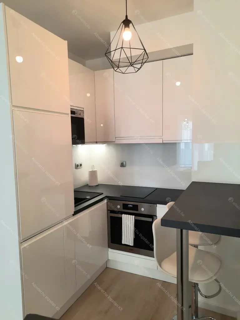 Kiadó albérlet 350000 Ft/hó áron: Budapest, VIII. kerület  Corvin sétány. Mérete: 43 nm, 1 szobás | Alberlet.hu - 6693281