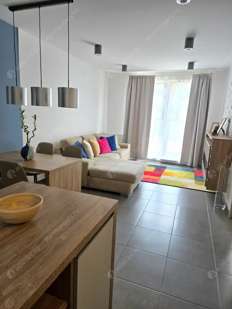 Kiadó albérlet 360000 Ft/hó áron: Budapest, VIII. kerület  Corvin sétány. Mérete: 44 nm, 2 szobás | Alberlet.hu - 6558918