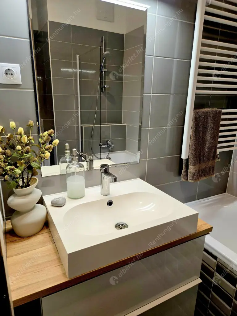 Kiadó albérlet 360000 Ft/hó áron: Budapest, VIII. kerület  Corvin sétány. Mérete: 44 nm, 2 szobás | Alberlet.hu - 6558922