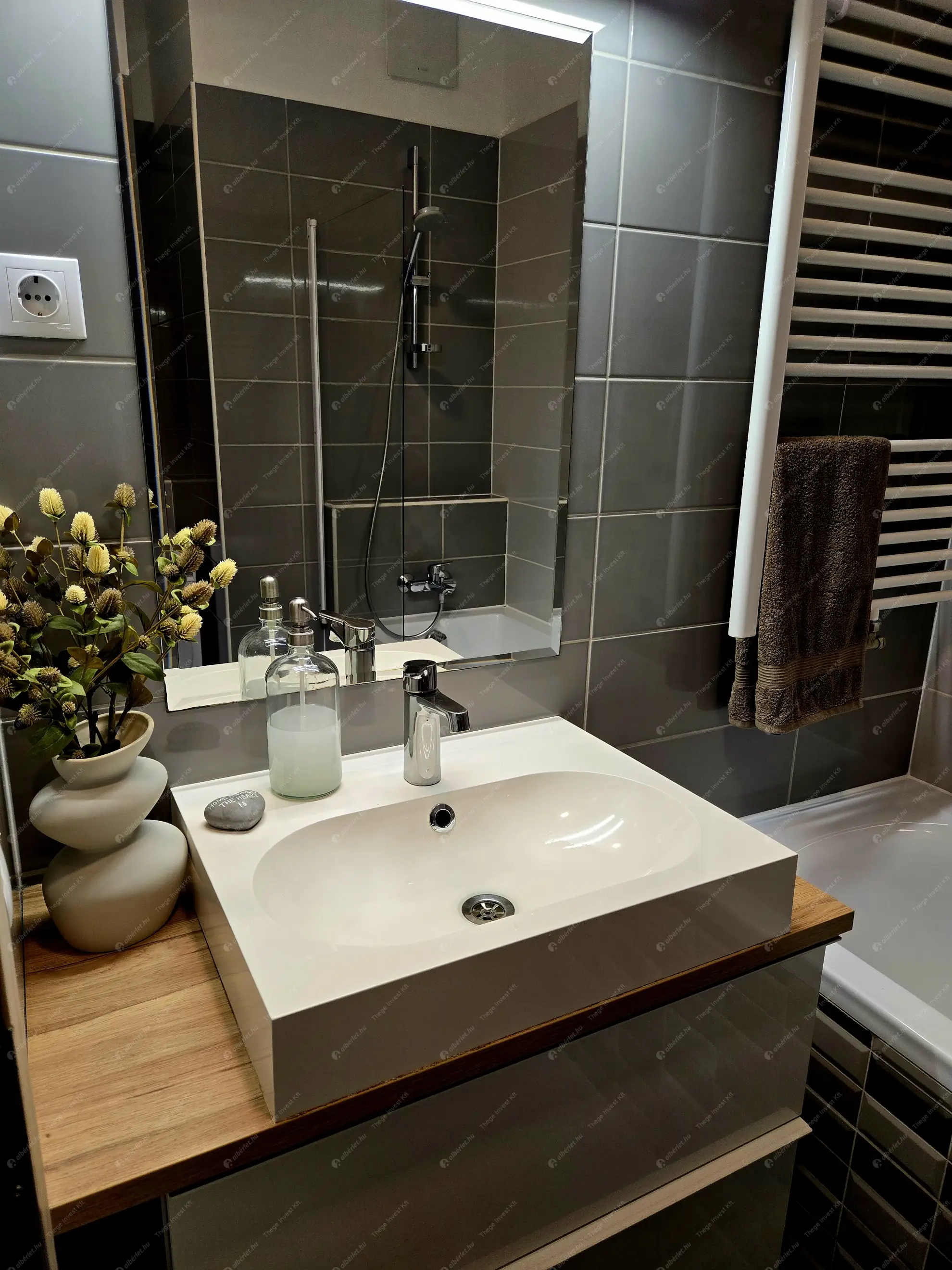 Kiadó albérlet 360000 Ft/hó áron: Budapest, VIII. kerület  Corvin sétány. Mérete: 44 nm, 2 szobás | Alberlet.hu - 6562935