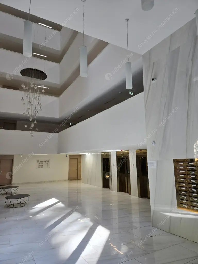 Kiadó albérlet 360000 Ft/hó áron: Budapest, VIII. kerület  Corvin sétány. Mérete: 44 nm, 2 szobás | Alberlet.hu - 6574889