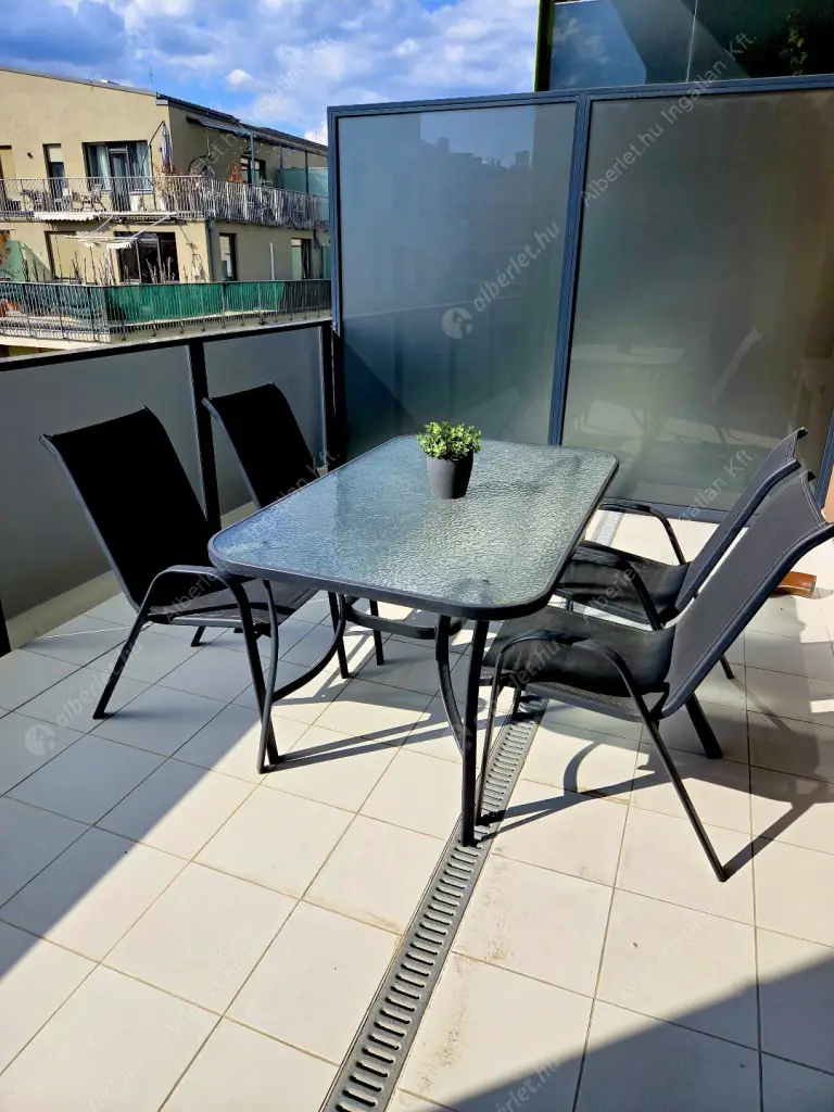 Kiadó albérlet 360000 Ft/hó áron: Budapest, VIII. kerület  Corvin sétány. Mérete: 44 nm, 2 szobás | Alberlet.hu - 6574893