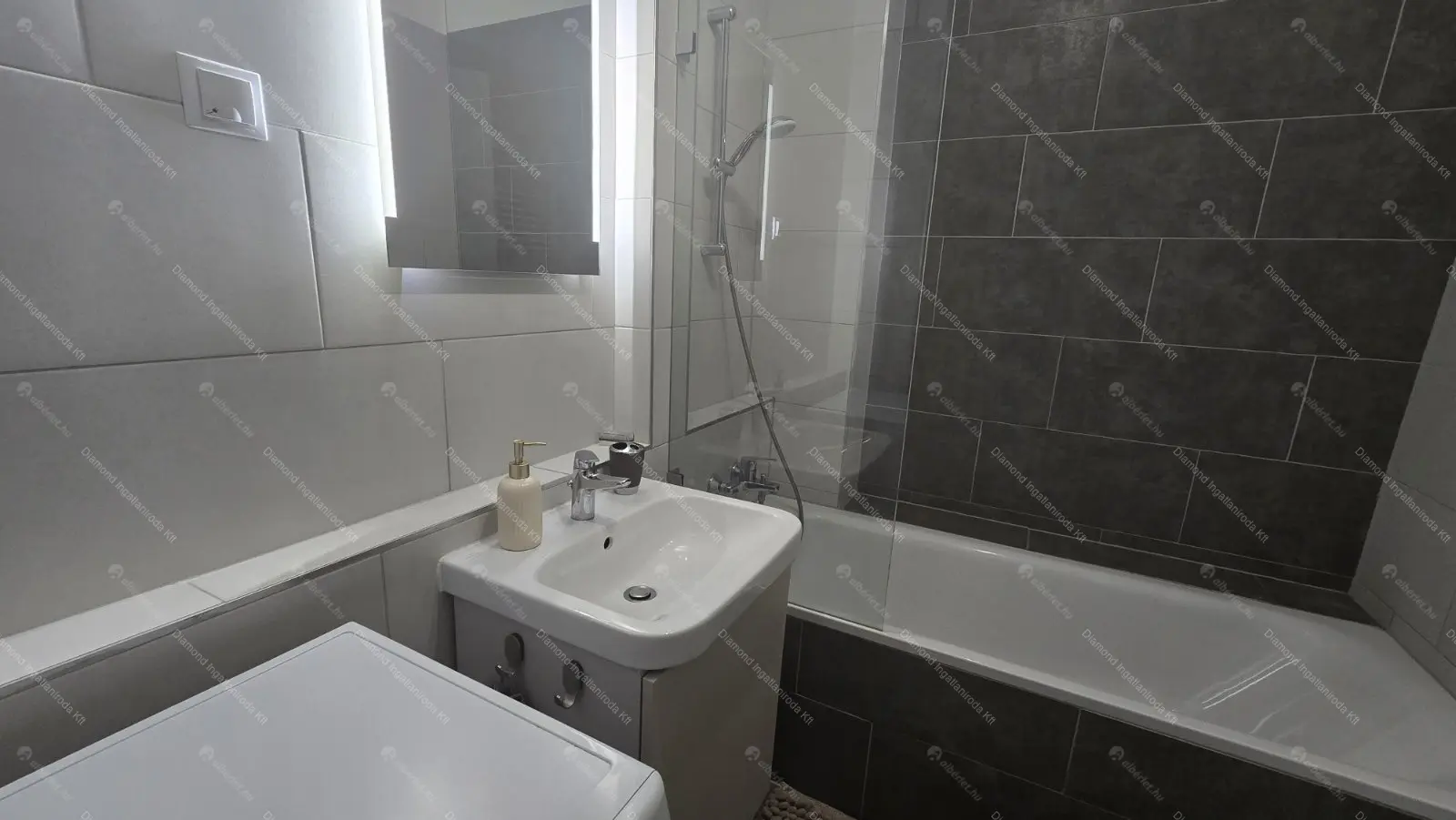 Kiadó albérlet 330000 Ft/hó áron: Budapest, VIII. kerület  Corvin sétány. Mérete: 46 nm, 2 szobás | Alberlet.hu - 6681543