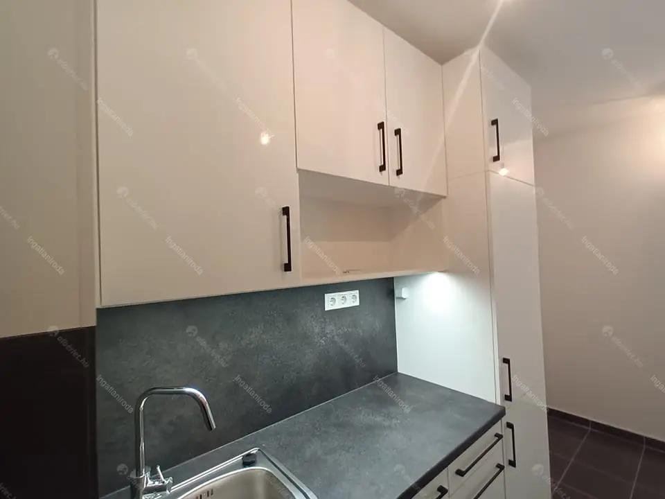 Kiadó albérlet 280000 Ft/hó áron: Budapest, VIII. kerület  Corvin sétány. Mérete: 46 nm, 2 szobás | Alberlet.hu - 6674538