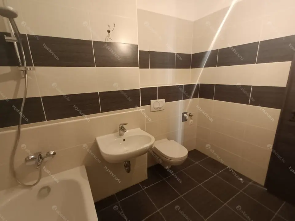 Kiadó albérlet 280000 Ft/hó áron: Budapest, VIII. kerület  Corvin sétány. Mérete: 46 nm, 2 szobás | Alberlet.hu - 6674542