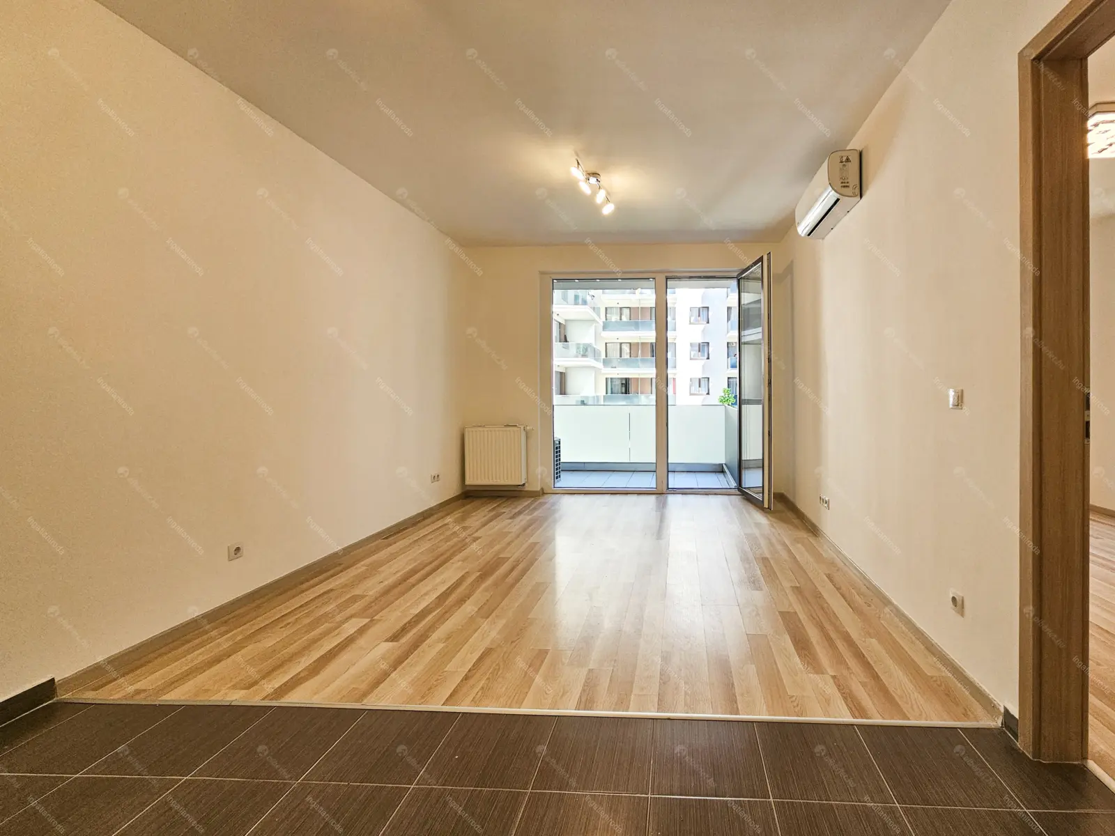 Kiadó albérlet 280000 Ft/hó áron: Budapest, VIII. kerület  Corvin sétány. Mérete: 46 nm, 2 szobás | Alberlet.hu - 6709260