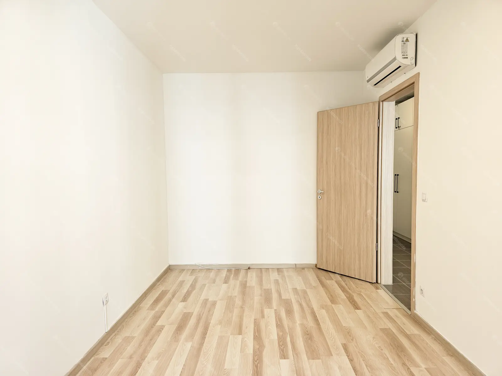 Kiadó albérlet 280000 Ft/hó áron: Budapest, VIII. kerület  Corvin sétány. Mérete: 46 nm, 2 szobás | Alberlet.hu - 6709288