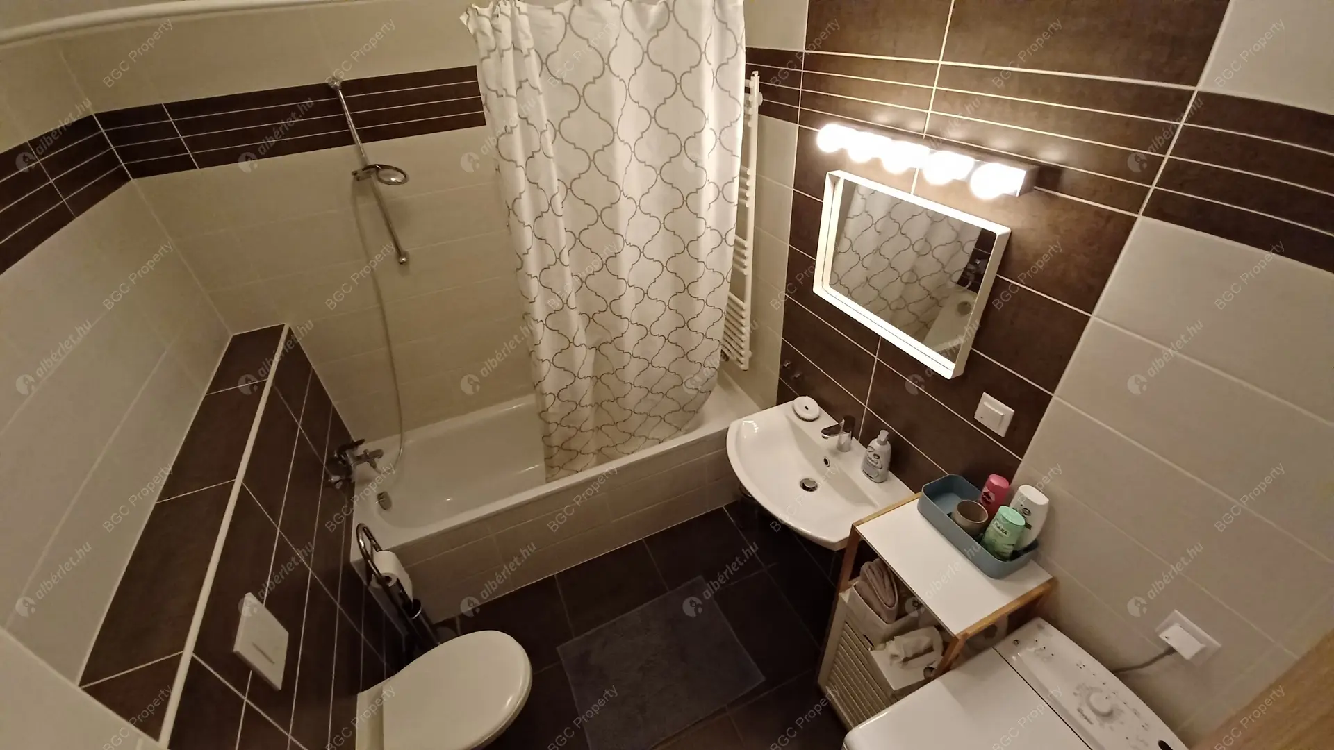 Kiadó albérlet 330000 Ft/hó áron: Budapest, VIII. kerület  Corvin sétány. Mérete: 47 nm, 1 szobás | Alberlet.hu - 6148642