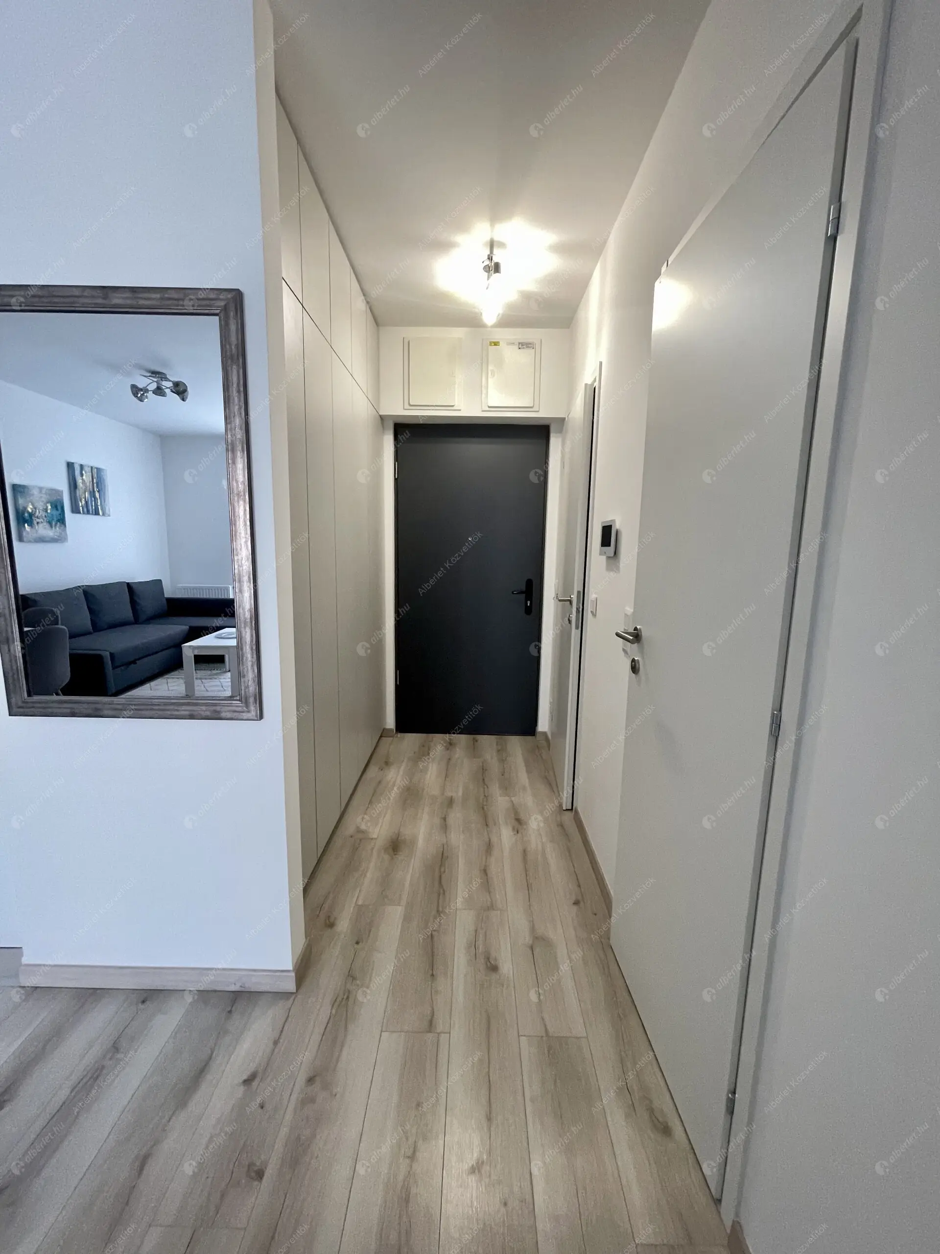 Kiadó albérlet 300000 Ft/hó áron: Budapest, VIII. kerület  Corvin sétány. Mérete: 47 nm, 1 szobás | Alberlet.hu - 6555233