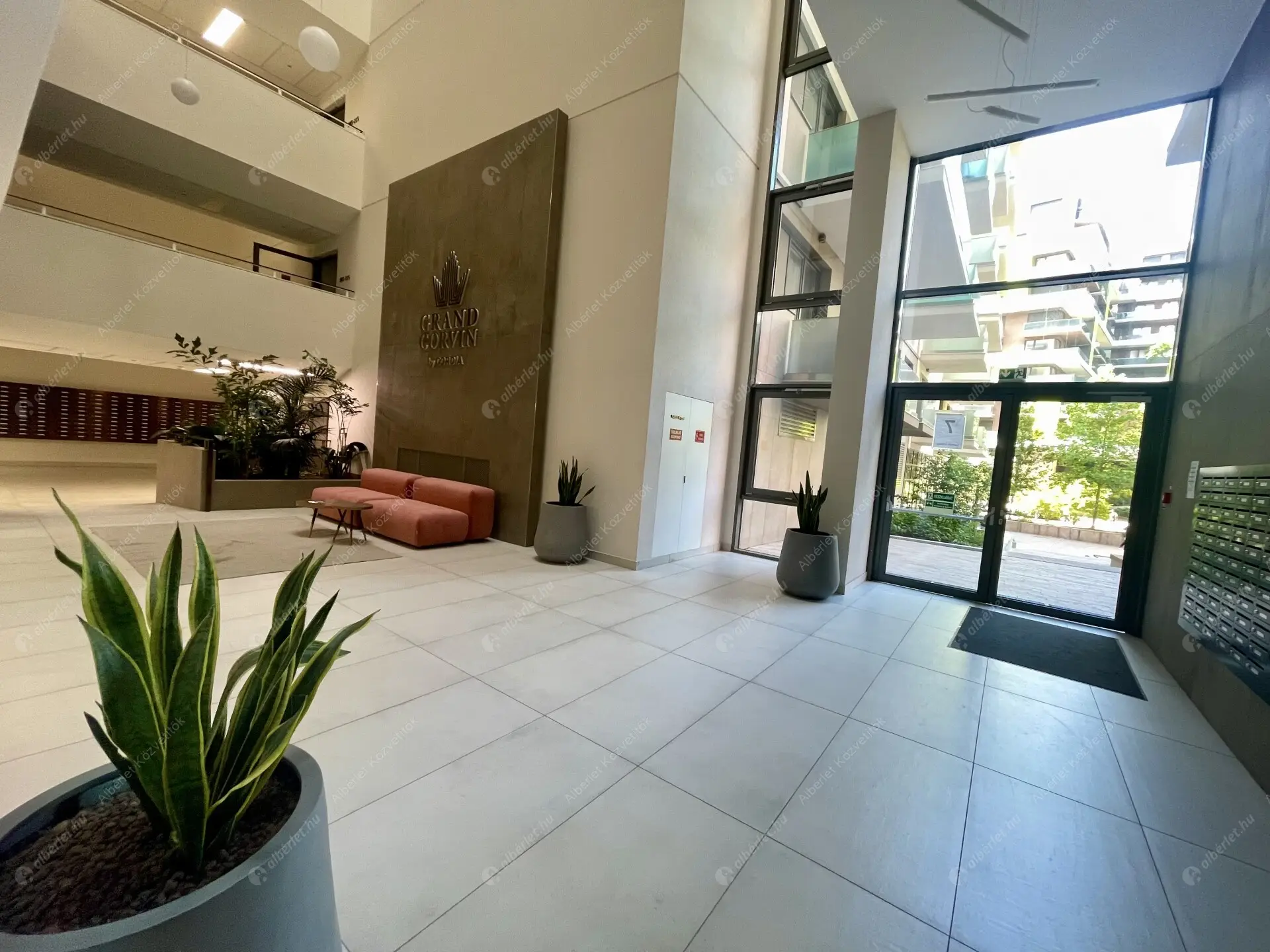 Kiadó albérlet 300000 Ft/hó áron: Budapest, VIII. kerület  Corvin sétány. Mérete: 47 nm, 1 szobás | Alberlet.hu - 6555243