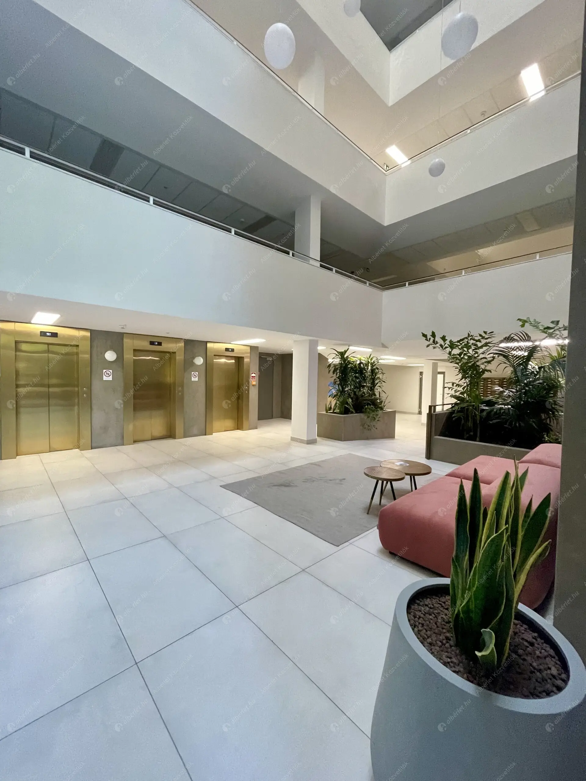 Kiadó albérlet 300000 Ft/hó áron: Budapest, VIII. kerület  Corvin sétány. Mérete: 47 nm, 1 szobás | Alberlet.hu - 6555246