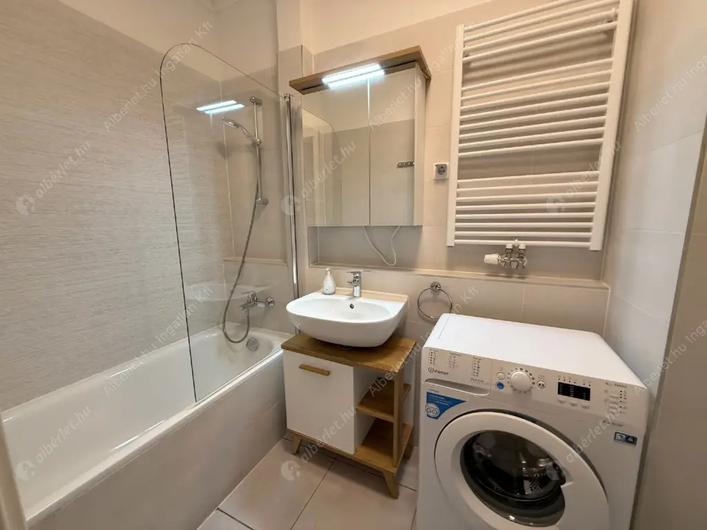 Kiadó albérlet 350000 Ft/hó áron: Budapest, VIII. kerület  Corvin sétány. Mérete: 48 nm, 2 szobás | Alberlet.hu - 6630022