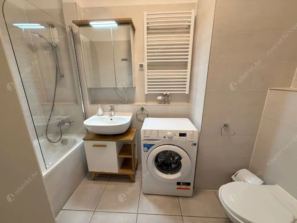 Kiadó albérlet 350000 Ft/hó áron: Budapest, VIII. kerület  Corvin sétány. Mérete: 48 nm, 2 szobás | Alberlet.hu - 6630023