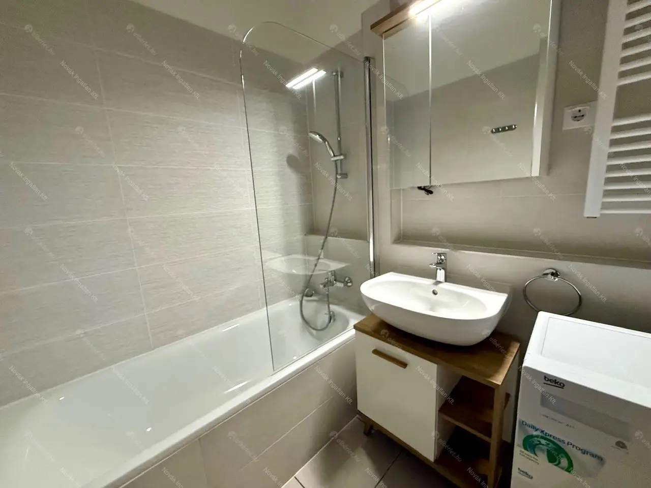 Kiadó albérlet 350000 Ft/hó áron: Budapest, VIII. kerület  Corvin sétány. Mérete: 48 nm, 2 szobás | Alberlet.hu - 6646824