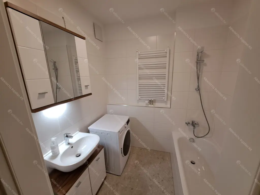 Kiadó albérlet 320000 Ft/hó áron: Budapest, VIII. kerület  Corvin sétány. Mérete: 49 nm, 2 szobás | Alberlet.hu - 6644681