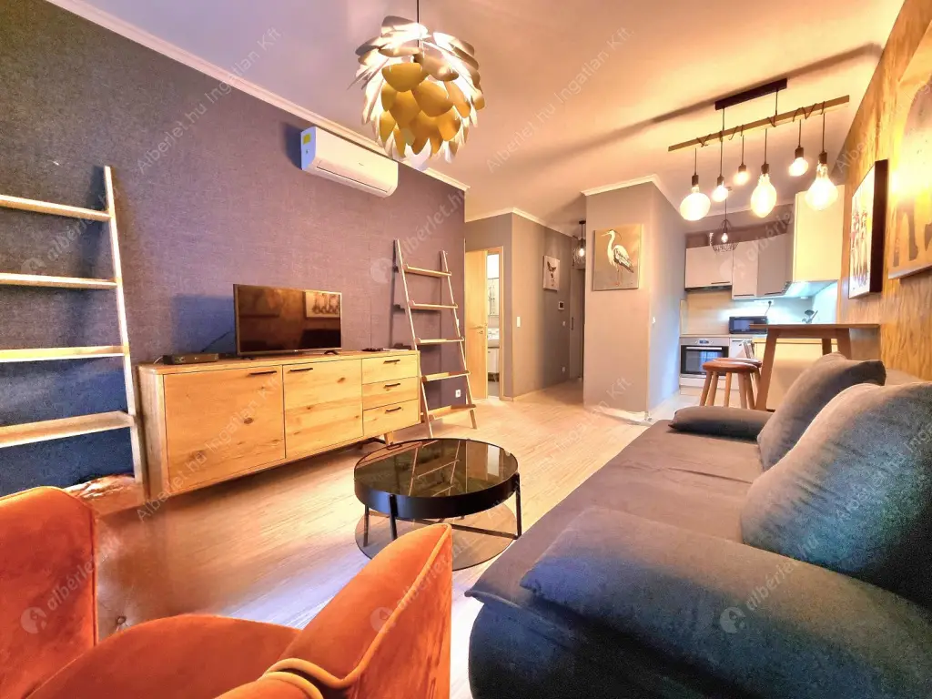 Kiadó albérlet 360000 Ft/hó áron: Budapest, VIII. kerület  Corvin sétány. Mérete: 50 nm, 2 szobás | Alberlet.hu - 6610726