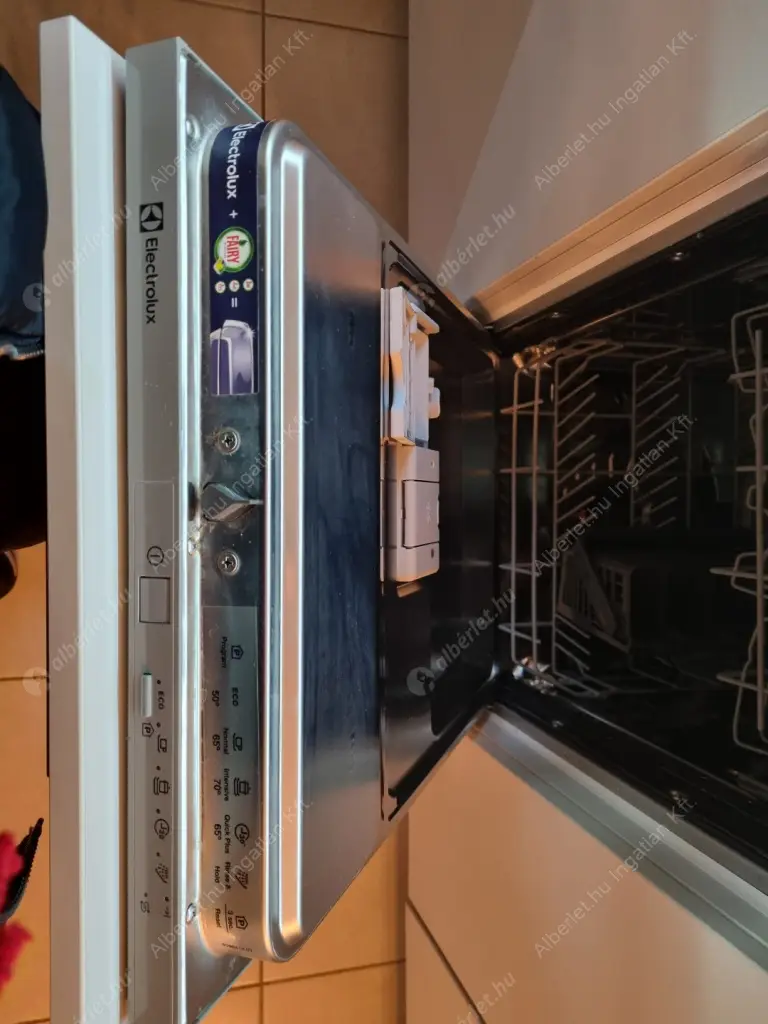 Kiadó albérlet 360000 Ft/hó áron: Budapest, VIII. kerület  Corvin sétány. Mérete: 50 nm, 2 szobás | Alberlet.hu - 6610730