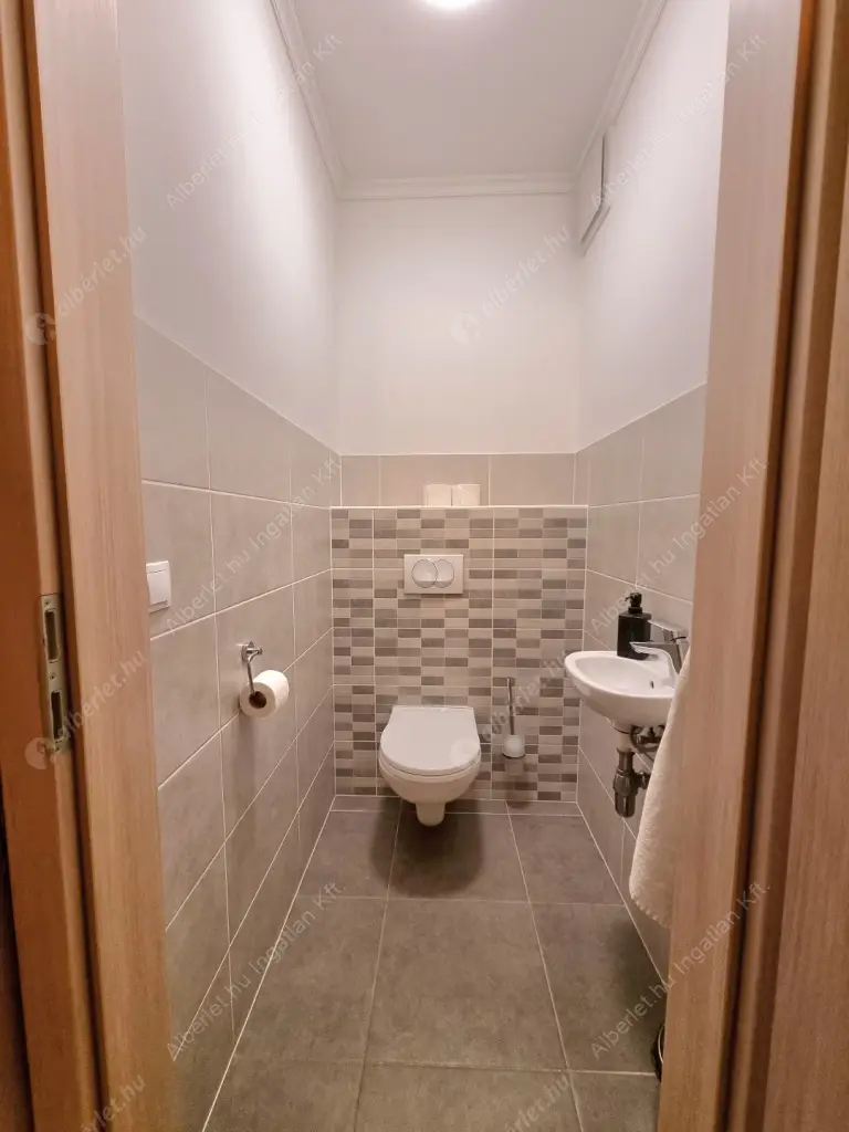 Kiadó albérlet 360000 Ft/hó áron: Budapest, VIII. kerület  Corvin sétány. Mérete: 50 nm, 2 szobás | Alberlet.hu - 6615001